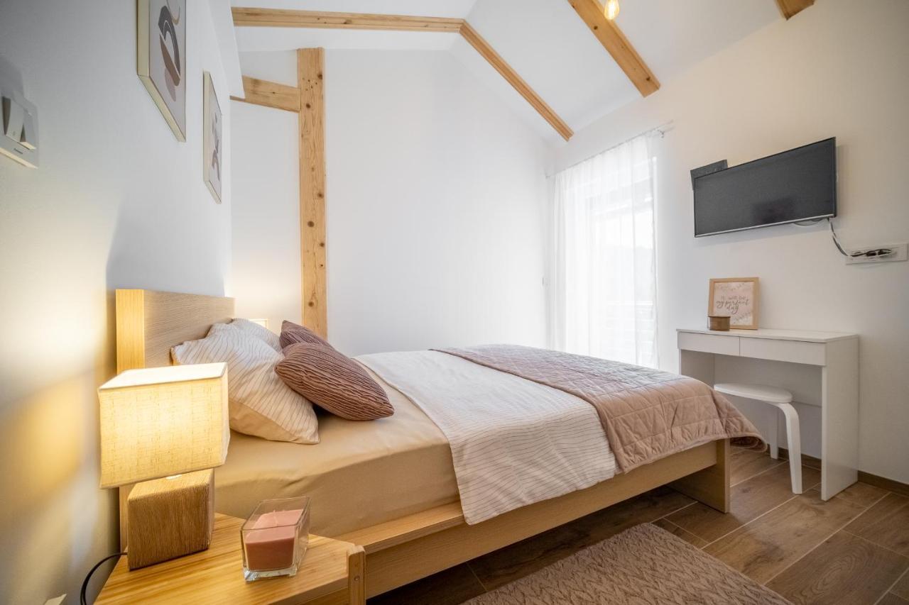 Villa Nesa - Beautiful Guest House At Continental Croatia With Outdoor Swimming Pool, Sauna And 3 Bedrooms Plaski Exterior photo
